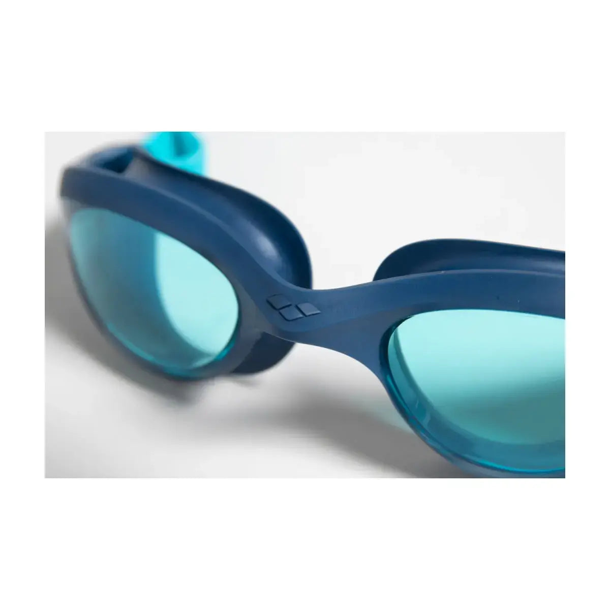 The One Junior Swim sundgleraugu frá Arena