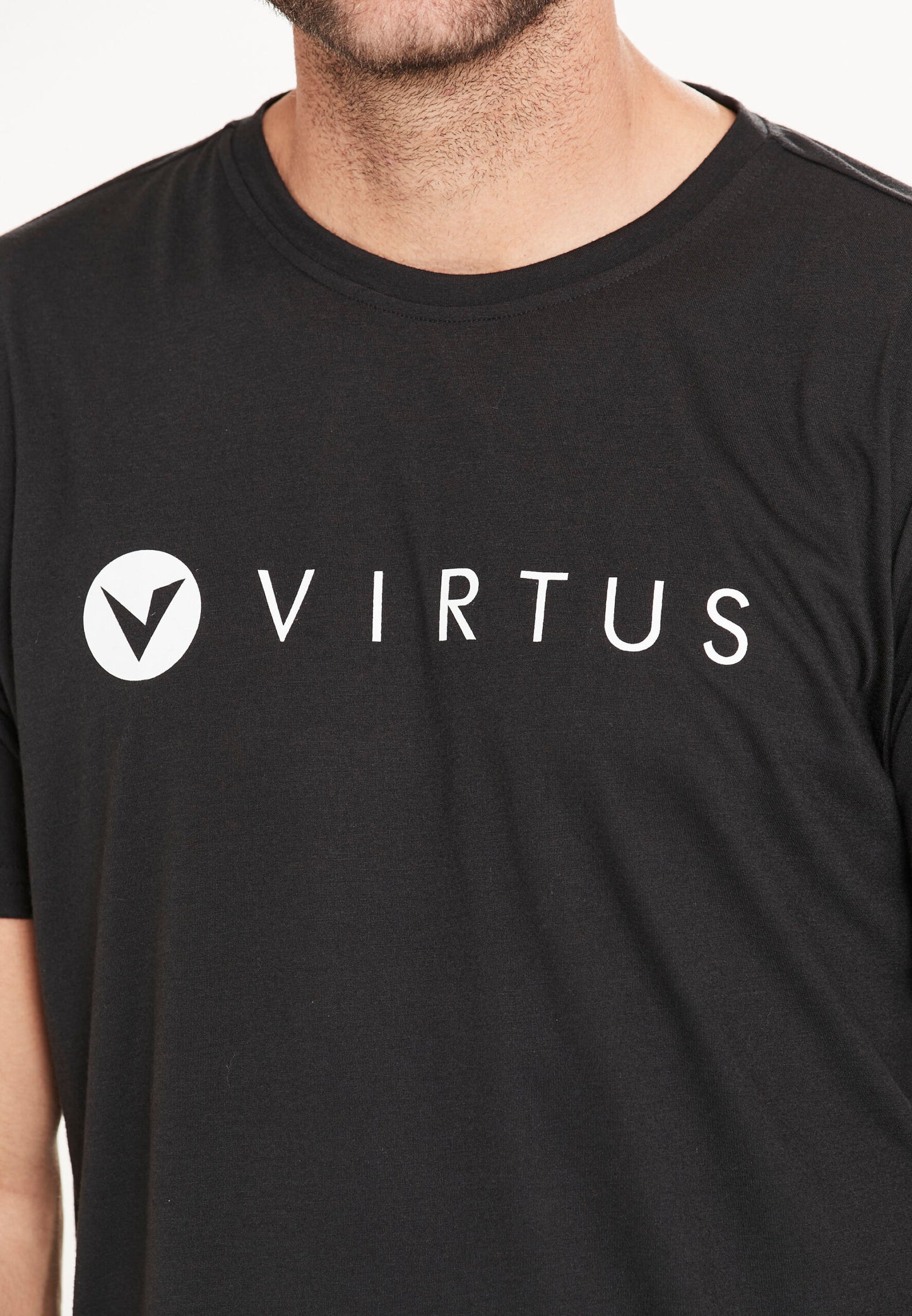 Edwardo stuttermabolur frá Virtus