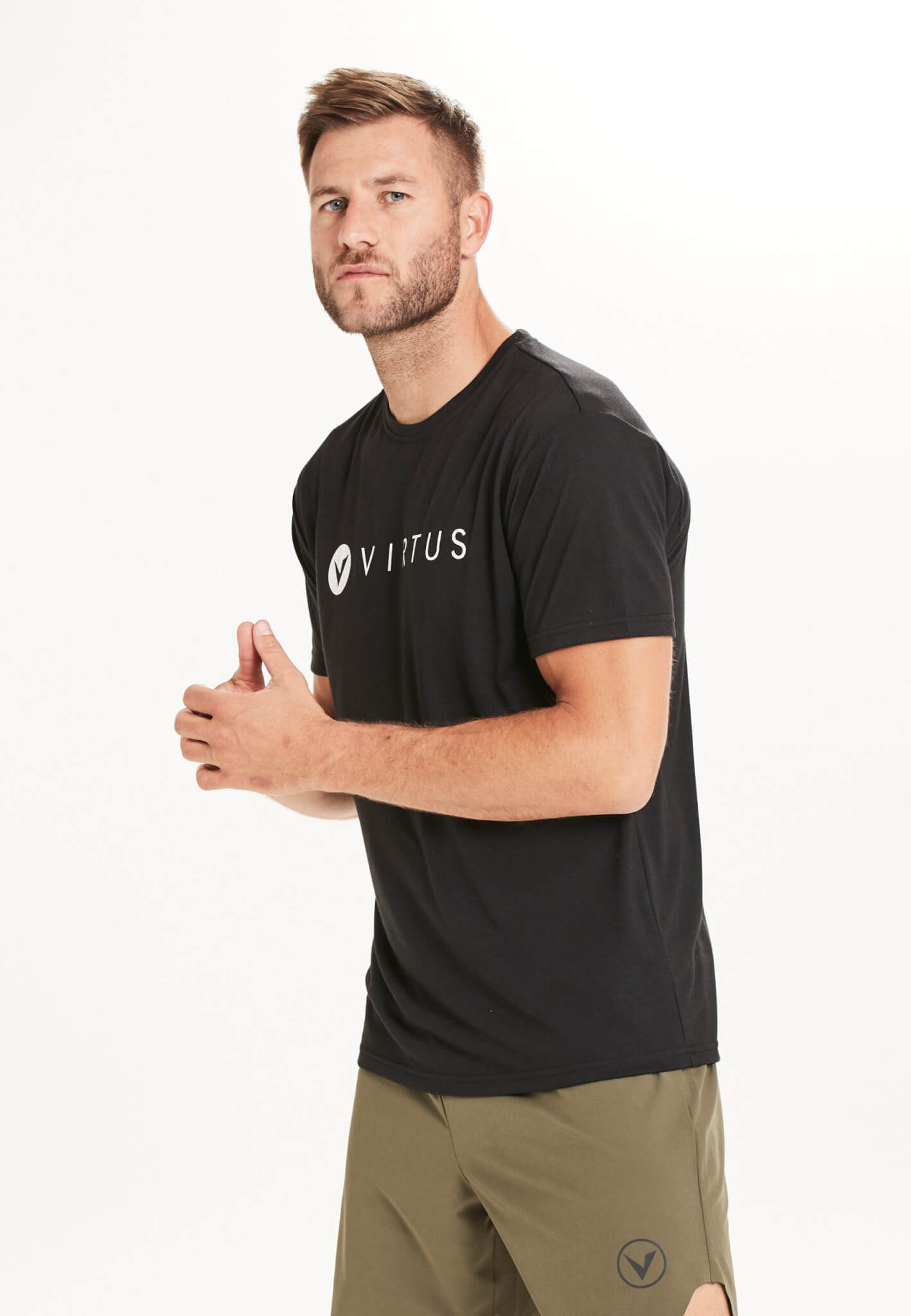 Edwardo stuttermabolur frá Virtus