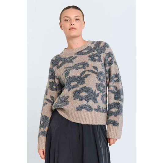 Pantea peysa frá Freequent