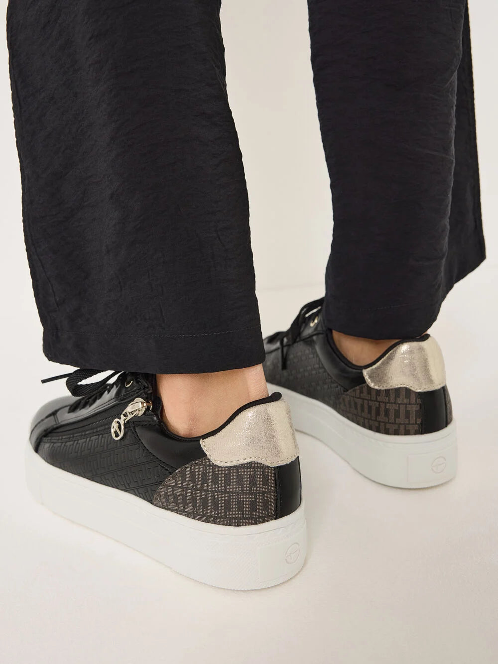 Strigaskór frá Tamaris