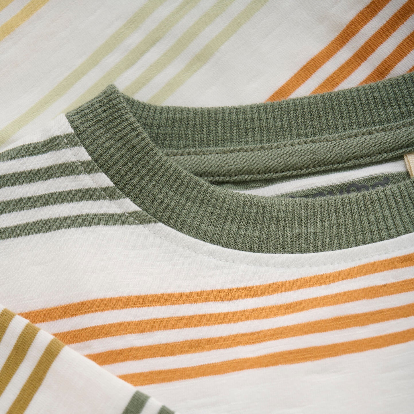 Stuttermabolur frá Minymo