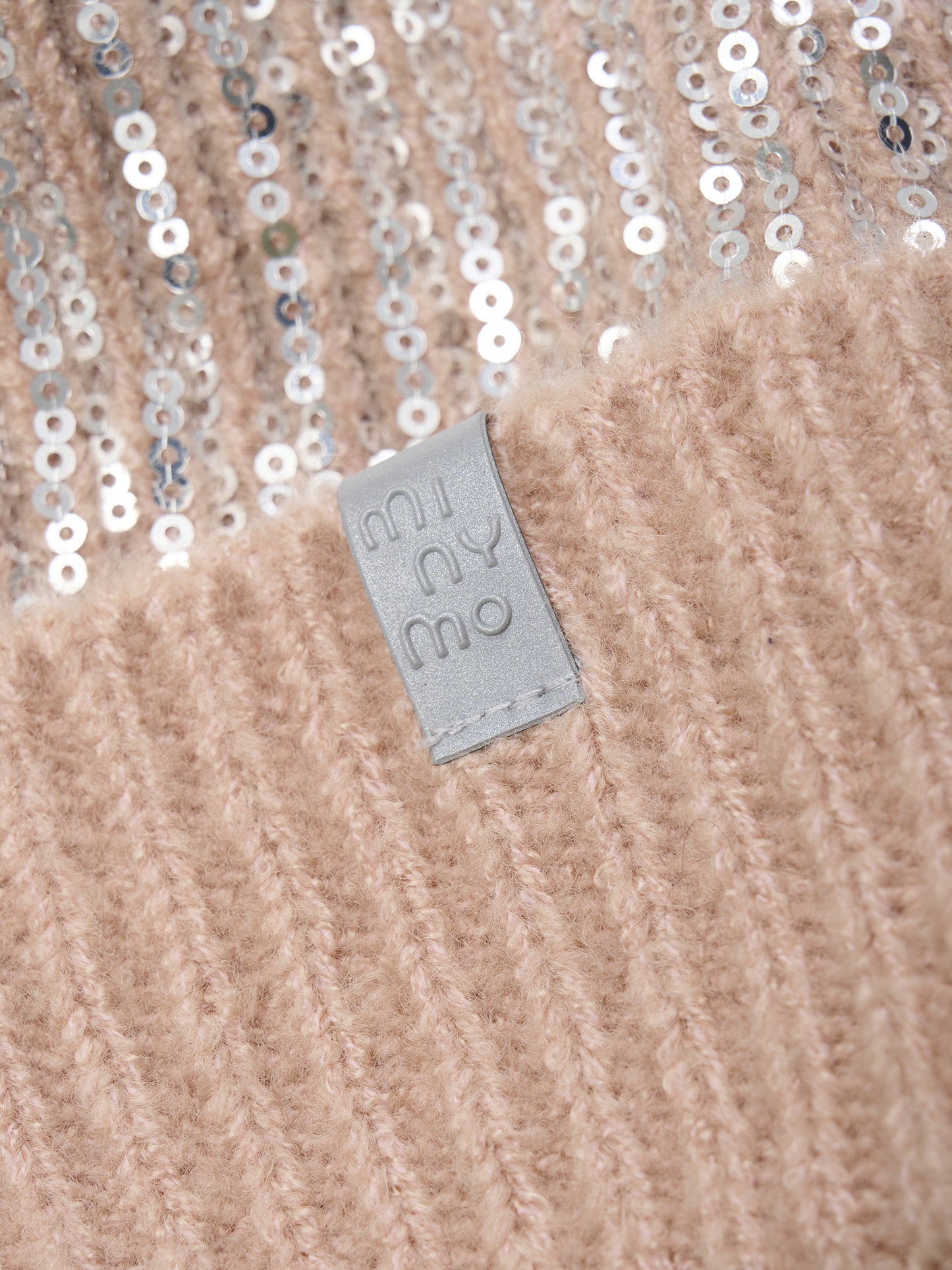 Hat w. sequins & fixed pom pom húfa frá Minymo