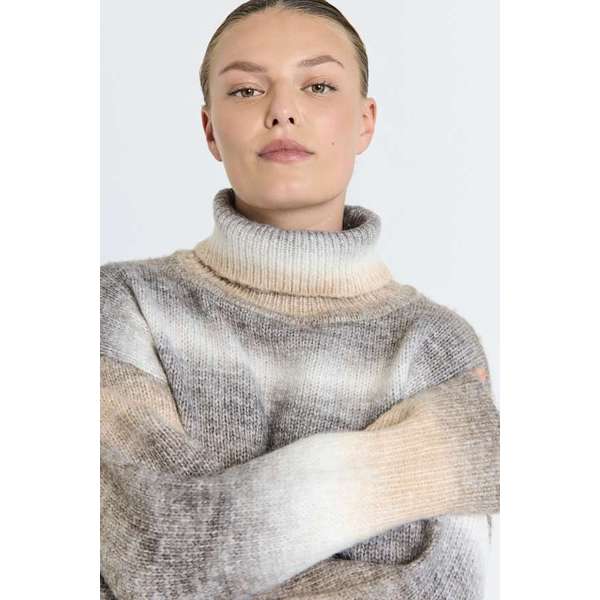 Sasu peysa frá Freequent