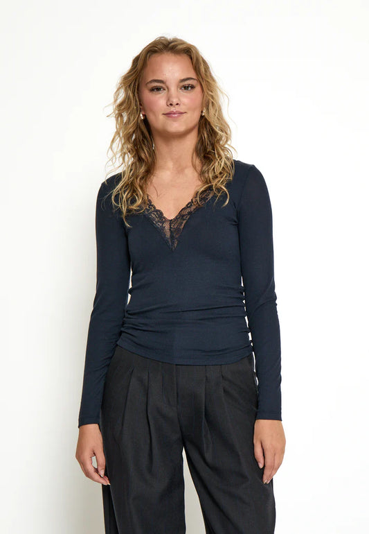 Milli langermabolur frá Minus