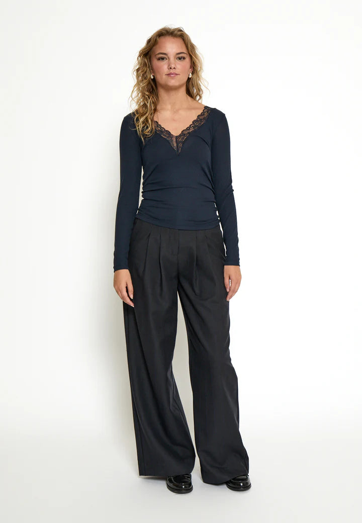 Milli langermabolur frá Minus