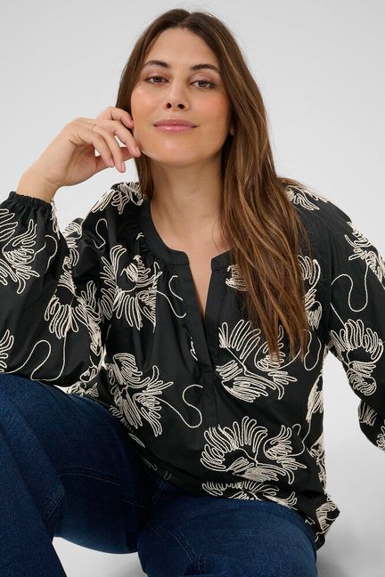 Kimmie blússa frá Kaffe Curve