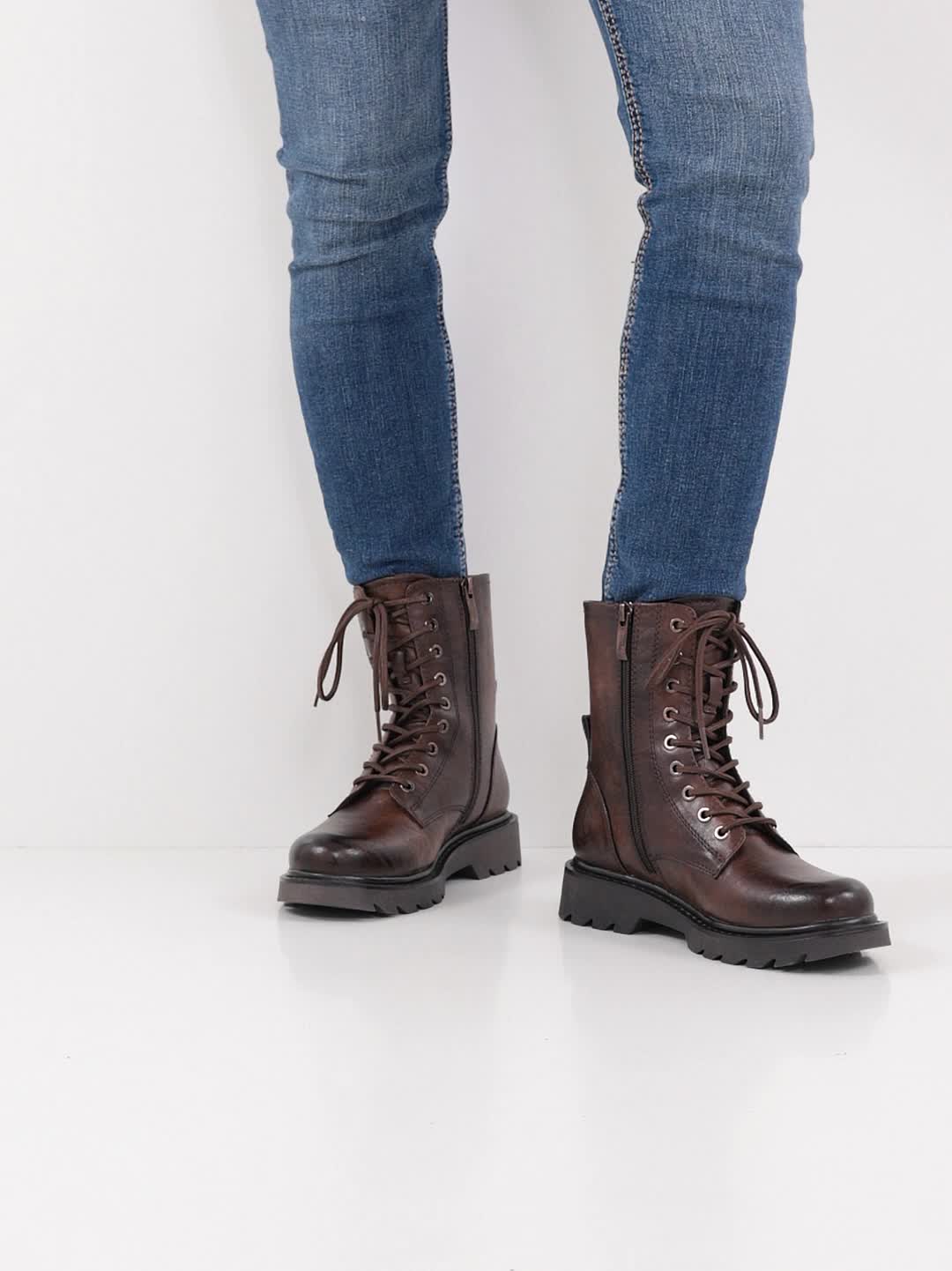 Essentials lace-up skór frá Tamaris